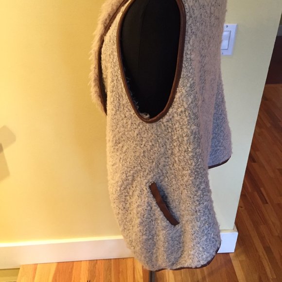 Soft and cozy wool blend vest - Picture 5 of 10